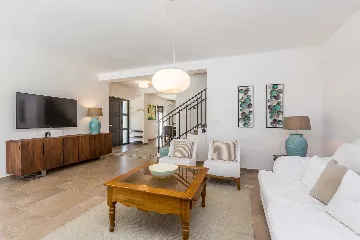 Rasopasno House for Up to 7 Guests