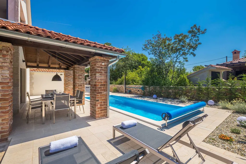 Rasopasno House for Up to 7 Guests