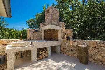 Rasopasno House for Up to 7 Guests