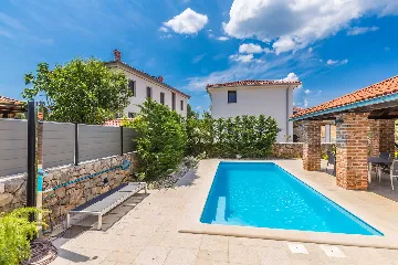 Rasopasno House for Up to 7 Guests