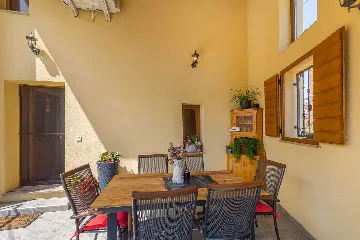 3-Bedroom House in Risika for Up to 6 Guests