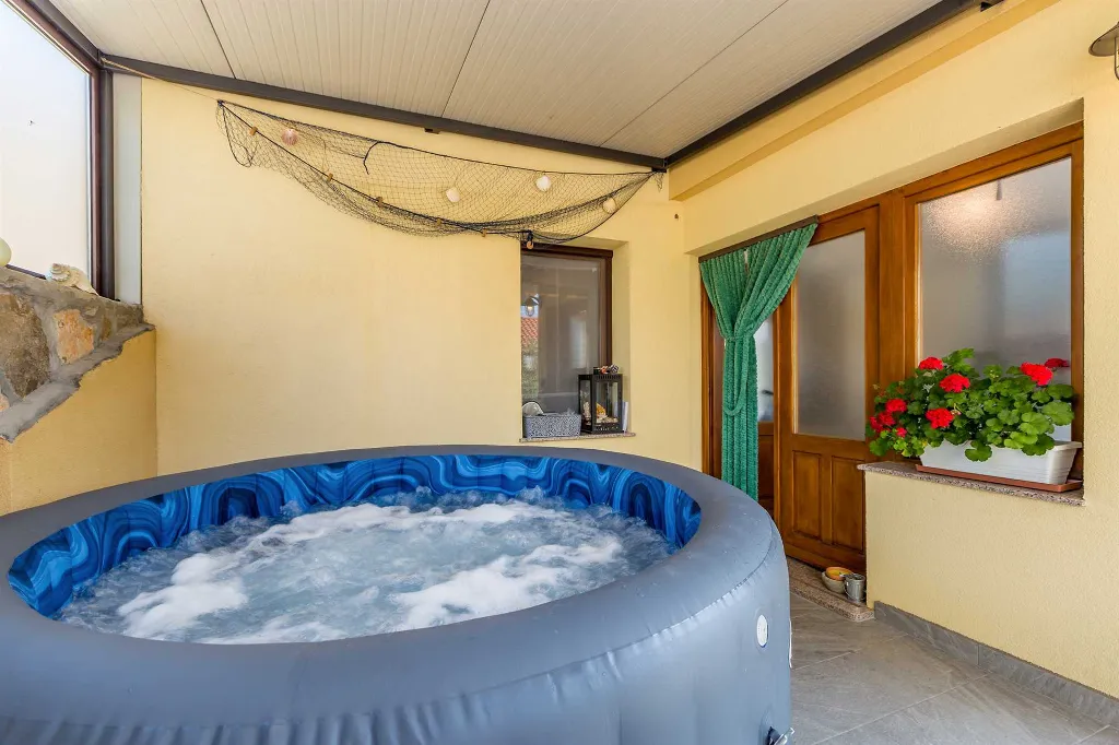 3-Bedroom House in Risika for Up to 6 Guests