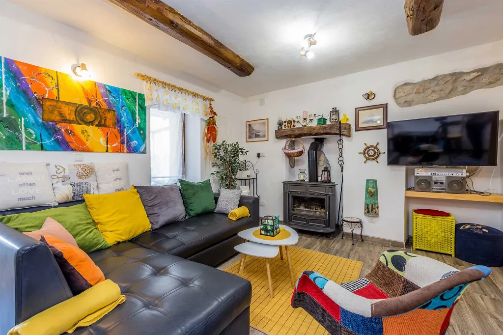 3-Bedroom House in Risika for Up to 6 Guests