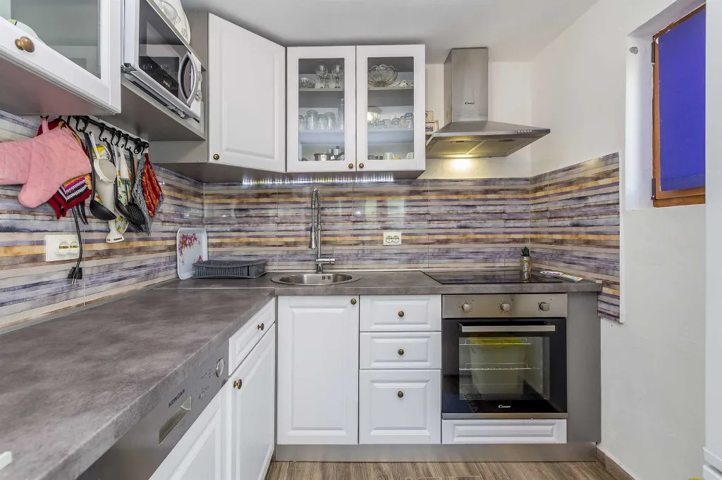 3-Bedroom House in Risika for Up to 6 Guests