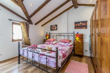 3-Bedroom House in Risika for Up to 6 Guests