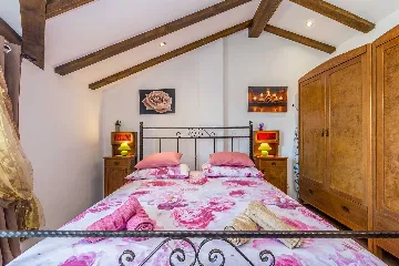 3-Bedroom House in Risika for Up to 6 Guests