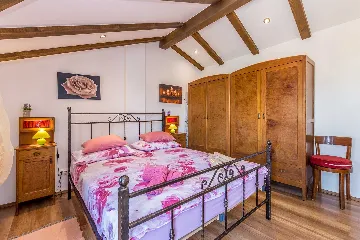 3-Bedroom House in Risika for Up to 6 Guests