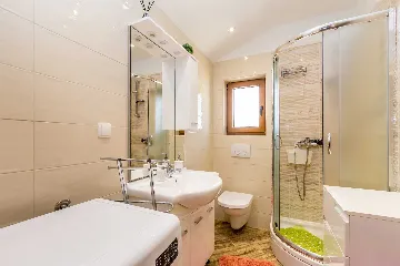 3-Bedroom House in Risika for Up to 6 Guests