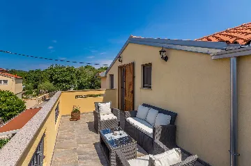 3-Bedroom House in Risika for Up to 6 Guests