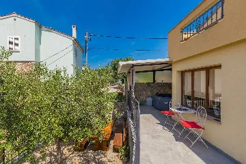 3-Bedroom House in Risika for Up to 6 Guests