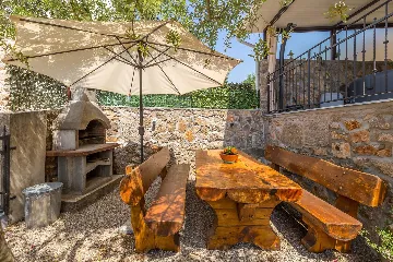 3-Bedroom House in Risika for Up to 6 Guests