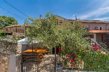 3-Bedroom House in Risika for Up to 6 Guests