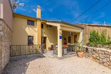 3-Bedroom House in Risika for Up to 6 Guests