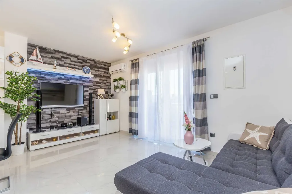3-Bedroom House with Private Pool in Krk