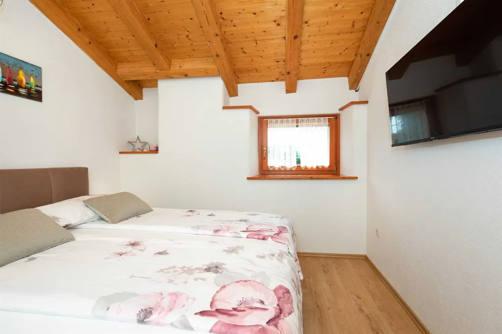 Stone House with Heated Pool in Vrh, Krk for 8–10
