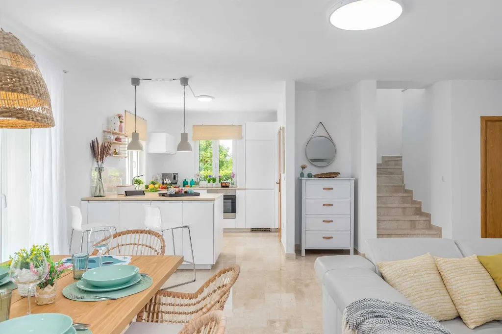 4-Bedroom House with Heated Pool in Linardići