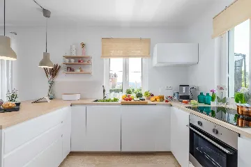 4-Bedroom House with Heated Pool in Linardići