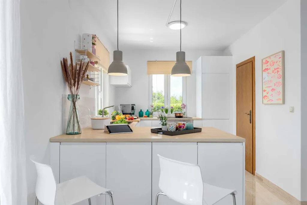 4-Bedroom House with Heated Pool in Linardići