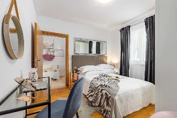 4-Bedroom House with Heated Pool in Linardići