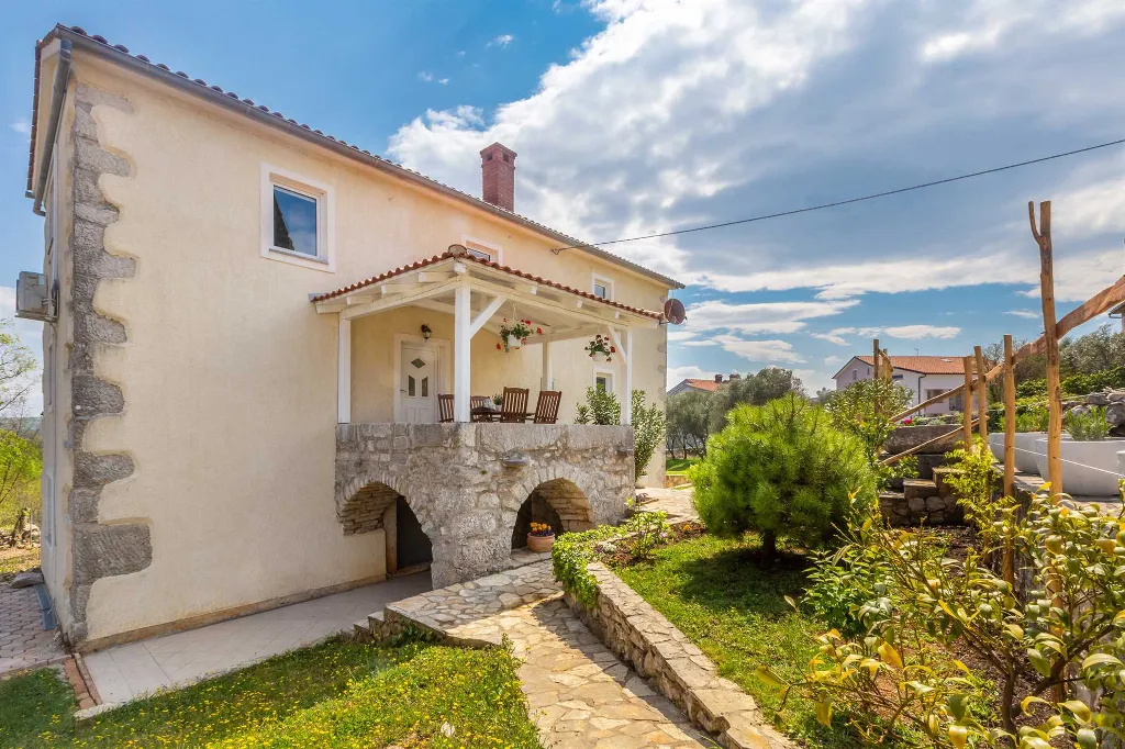 Villa with Pool in Salatići for Up to 6 Guests