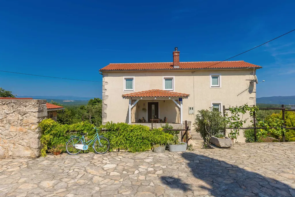 Villa with Pool in Salatići for Up to 6 Guests