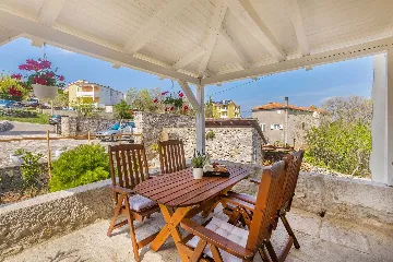 Villa with Pool in Salatići for Up to 6 Guests