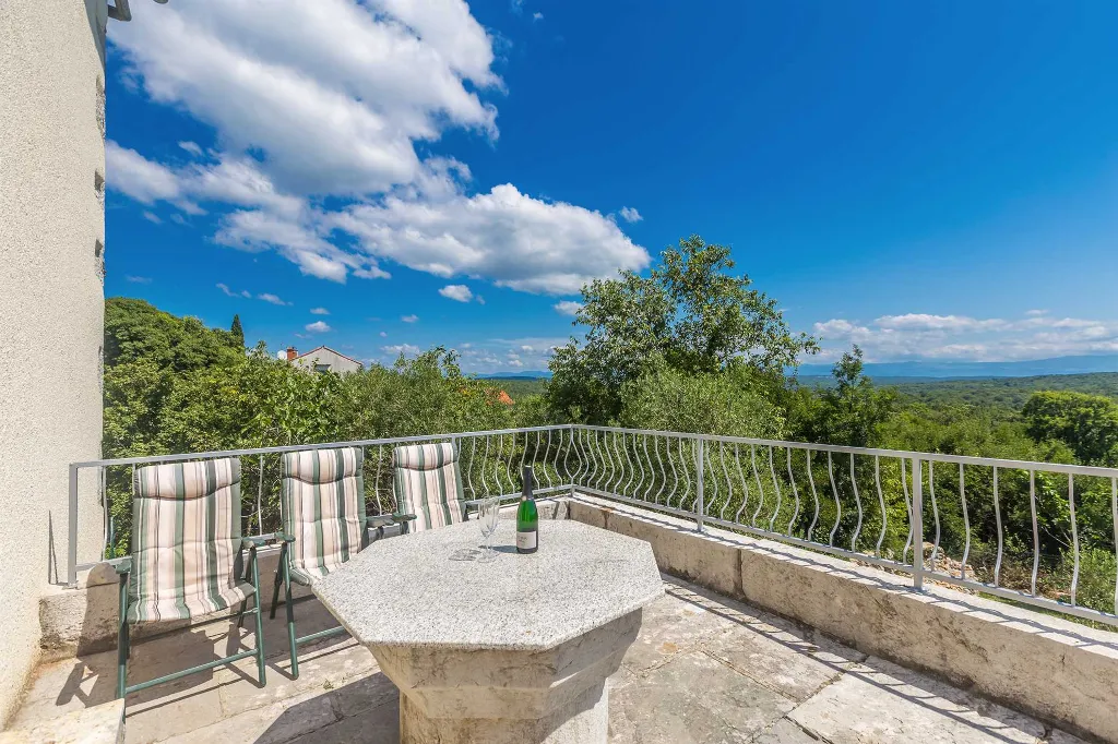 Villa with Pool in Salatići for Up to 6 Guests