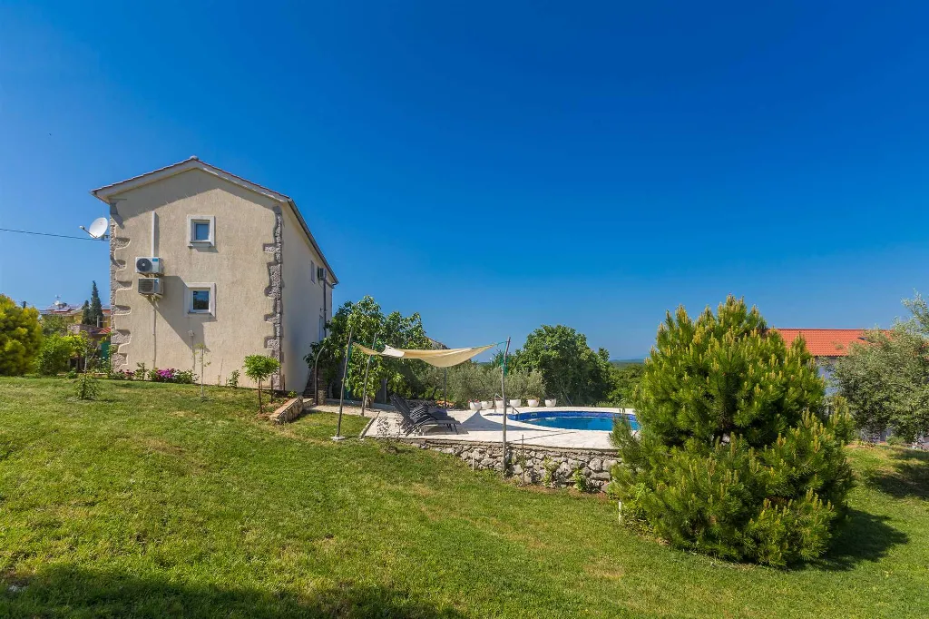 Villa with Pool in Salatići for Up to 6 Guests