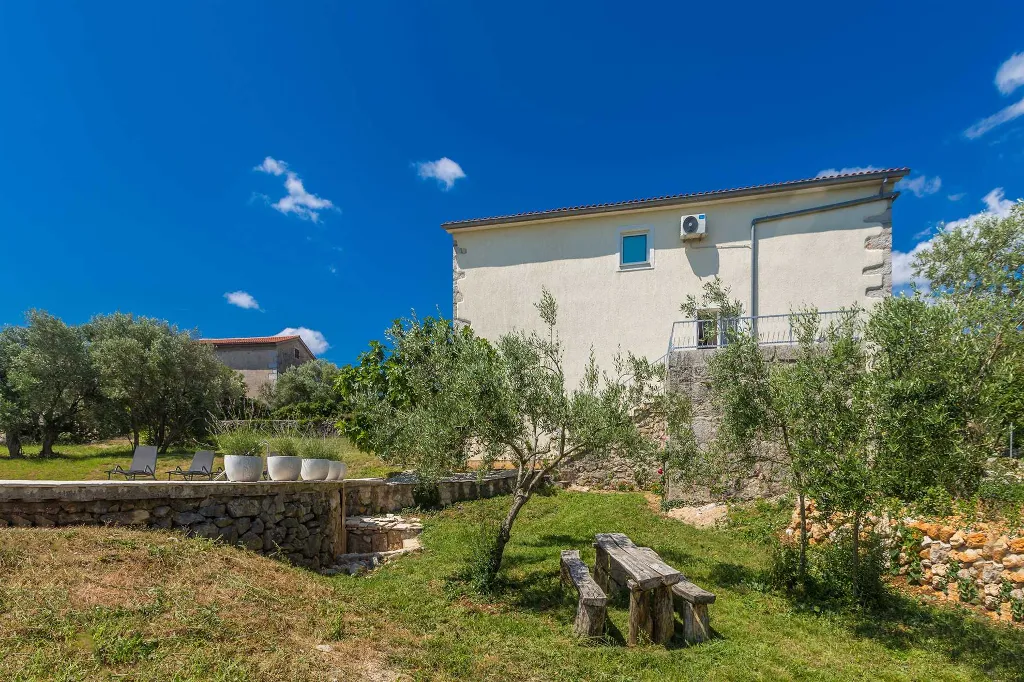 Villa with Pool in Salatići for Up to 6 Guests