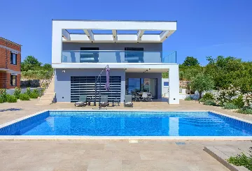5-Bedroom Villa in Pinezići with Heated Pool