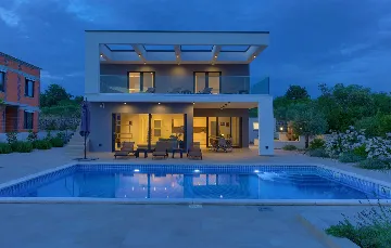 5-Bedroom Villa in Pinezići with Heated Pool