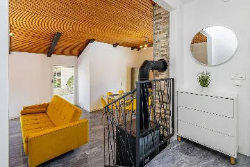 House with Private Pool in Pinezići for 6