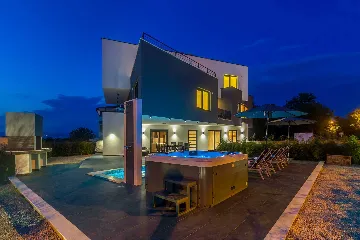 2-Bedroom Apartment with Private Pool in Njivice