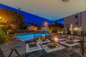 2-Bedroom Apartment with Private Pool in Njivice