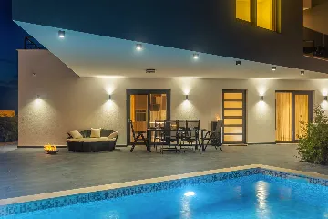 2-Bedroom Apartment with Private Pool in Njivice