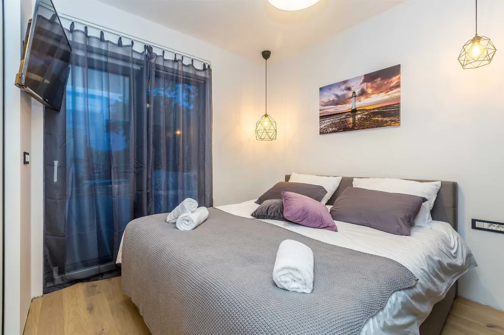2-Bedroom Apartment with Private Pool in Njivice