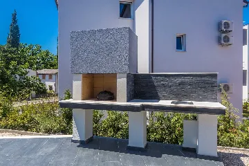 2-Bedroom Apartment with Private Pool in Njivice