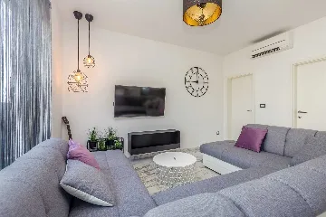 2-Bedroom Apartment with Private Pool in Njivice