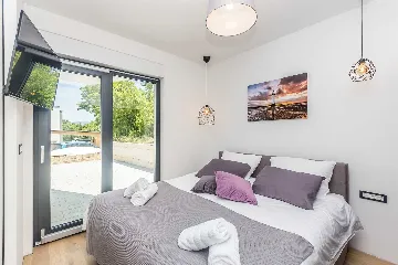 2-Bedroom Apartment with Private Pool in Njivice