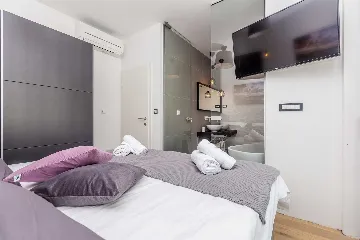 2-Bedroom Apartment with Private Pool in Njivice