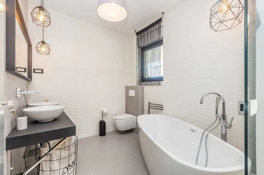 2-Bedroom Apartment with Private Pool in Njivice