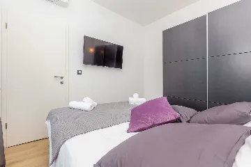 2-Bedroom Apartment with Private Pool in Njivice