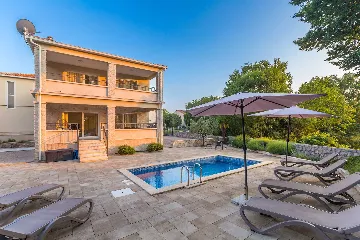 House with Private Pool in Milovčići for 8 Guests