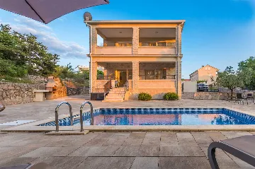 House with Private Pool in Milovčići for 8 Guests