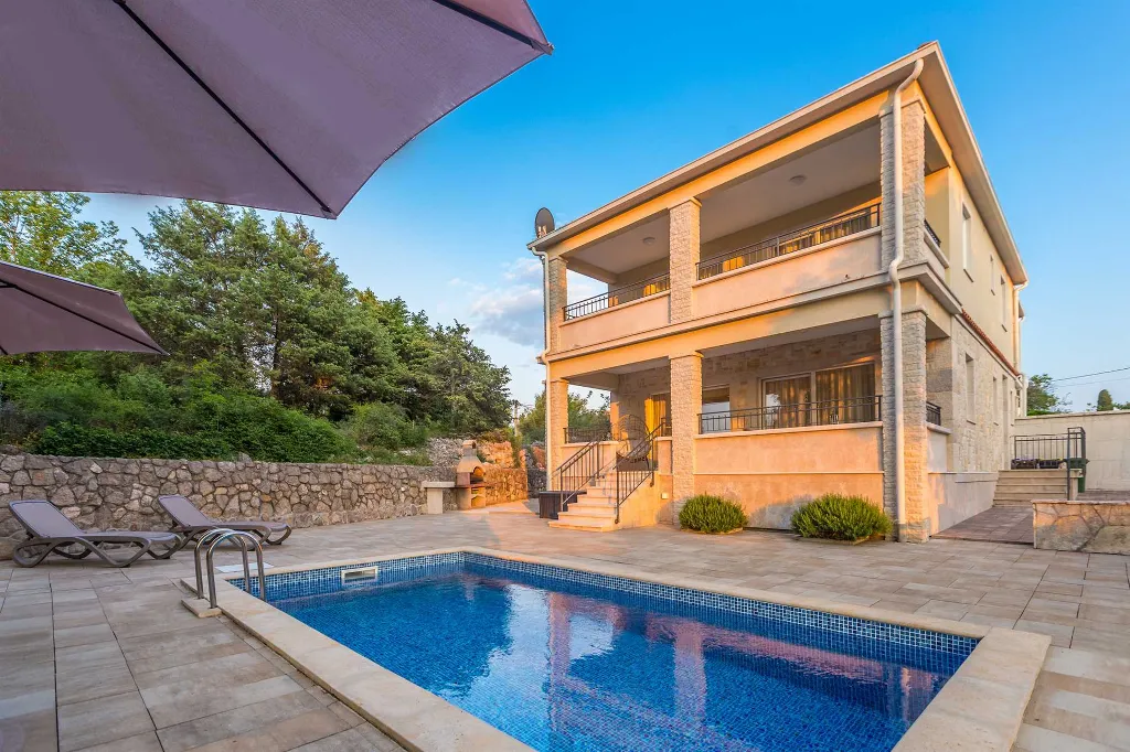 House with Private Pool in Milovčići for 8 Guests