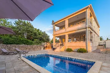 House with Private Pool in Milovčići for 8 Guests