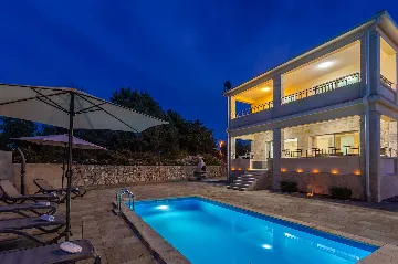 House with Private Pool in Milovčići for 8 Guests