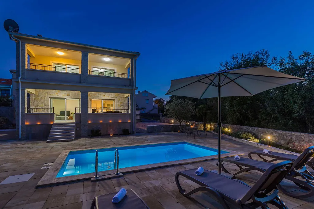 House with Private Pool in Milovčići for 8 Guests