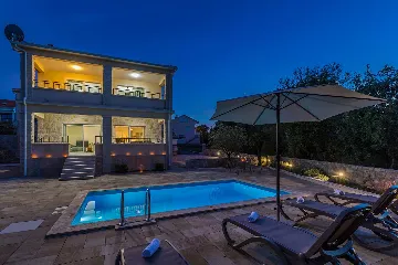 House with Private Pool in Milovčići for 8 Guests