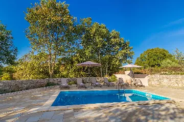 House with Private Pool in Milovčići for 8 Guests